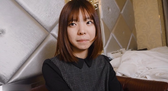 無修正個人撮影動画「社交的な大人の女性としっとり生性交。」-001